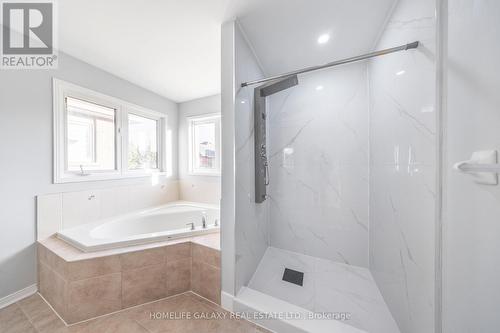 11 Chambersburg Way, Whitchurch-Stouffville, ON - Indoor Photo Showing Bathroom