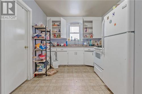 392 St George Street, Sudbury, ON - Indoor Photo Showing Kitchen