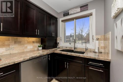 4 Lynden Circle, Halton Hills, ON - Indoor Photo Showing Kitchen With Double Sink