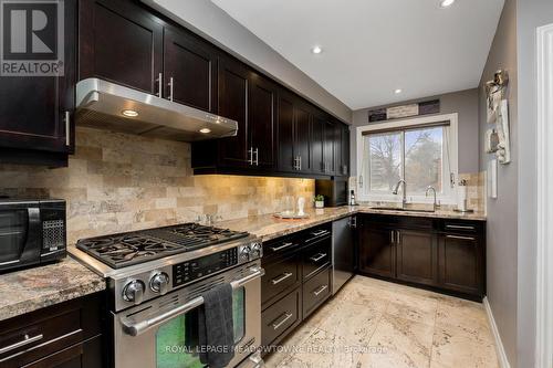 4 Lynden Circle, Halton Hills, ON - Indoor Photo Showing Kitchen With Upgraded Kitchen