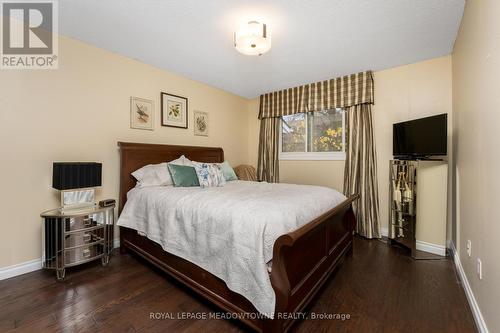 4 Lynden Circle, Halton Hills, ON - Indoor Photo Showing Bedroom