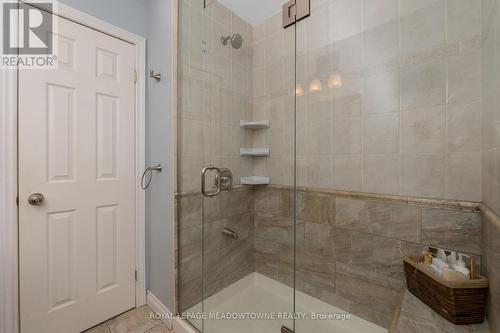 4 Lynden Circle, Halton Hills, ON - Indoor Photo Showing Bathroom