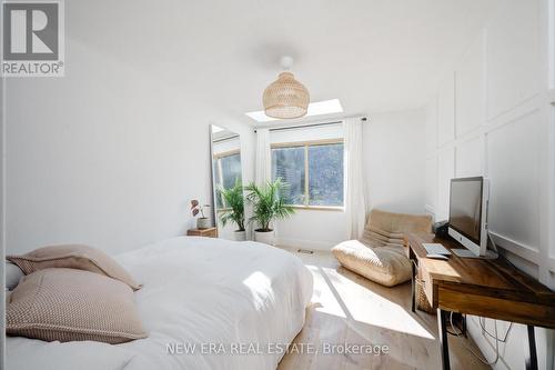 380 Parkside Drive, Hamilton, ON - Indoor Photo Showing Bedroom