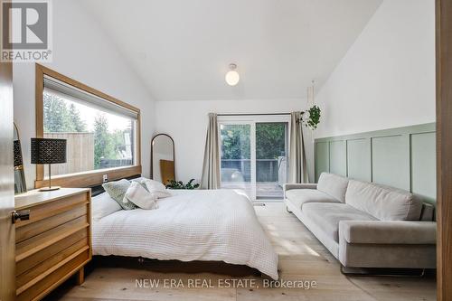 380 Parkside Drive, Hamilton, ON - Indoor Photo Showing Bedroom