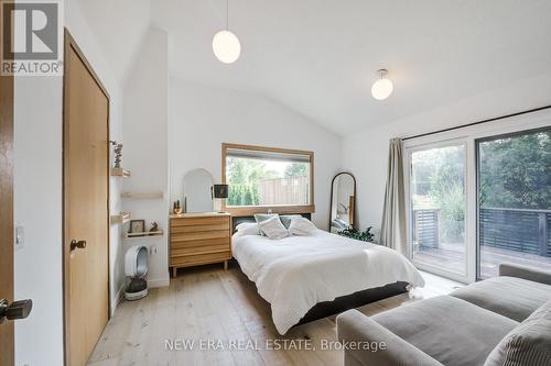 380 Parkside Drive, Hamilton, ON - Indoor Photo Showing Bedroom