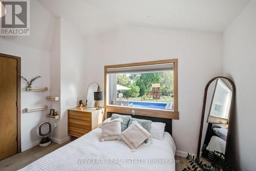 380 Parkside Drive, Hamilton, ON - Indoor Photo Showing Bedroom