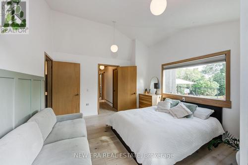 380 Parkside Drive, Hamilton, ON - Indoor Photo Showing Bedroom