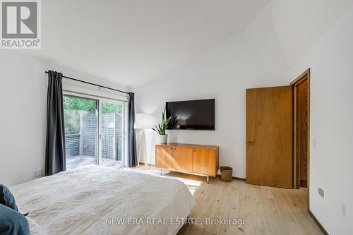 380 Parkside Drive, Hamilton, ON - Indoor Photo Showing Bedroom