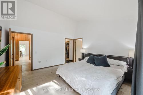 380 Parkside Drive, Hamilton, ON - Indoor Photo Showing Bedroom