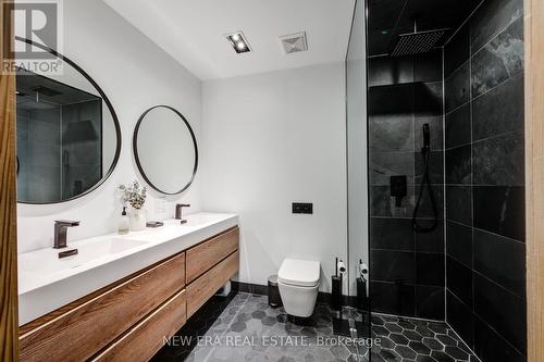 380 Parkside Drive, Hamilton, ON - Indoor Photo Showing Bathroom