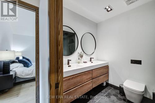 380 Parkside Drive, Hamilton, ON - Indoor Photo Showing Bathroom