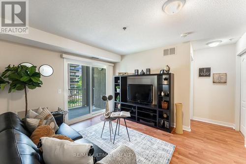 301 - 4 Dayspring Circle, Brampton, ON - Indoor Photo Showing Living Room