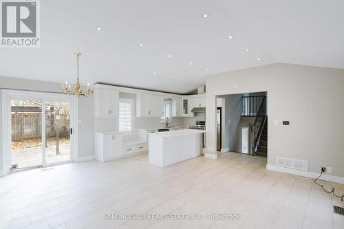 1198 Willowbrook Drive S, Oakville, ON - Indoor Photo Showing Kitchen