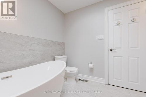 1198 Willowbrook Drive S, Oakville, ON - Indoor Photo Showing Bathroom