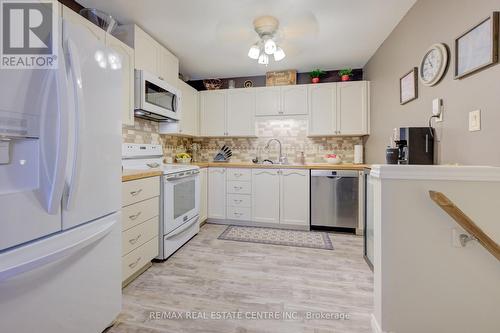 81 Dyer Court, Cambridge, ON - Indoor Photo Showing Kitchen