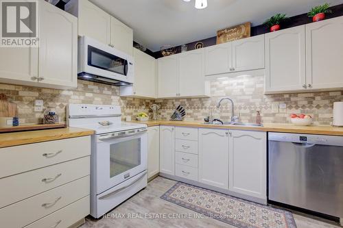 81 Dyer Court, Cambridge, ON - Indoor Photo Showing Kitchen With Double Sink