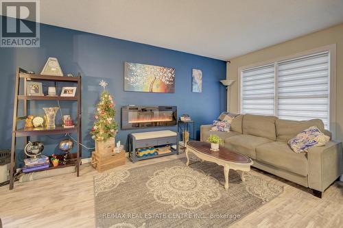 81 Dyer Court, Cambridge, ON - Indoor Photo Showing Living Room