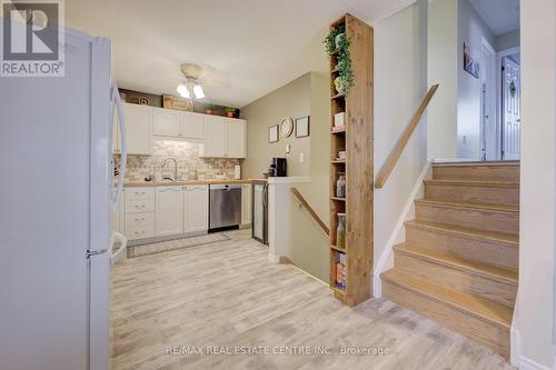 81 Dyer Court, Cambridge, ON - Indoor Photo Showing Kitchen