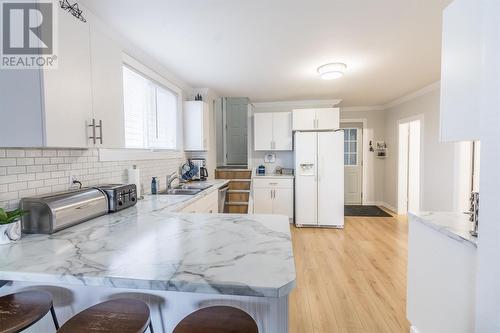 642 Albert St W, Sault Ste Marie, ON - Indoor Photo Showing Kitchen With Double Sink