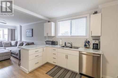 642 Albert St W, Sault Ste Marie, ON - Indoor Photo Showing Kitchen With Double Sink