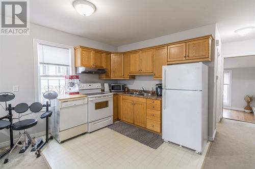 642 Albert St W, Sault Ste Marie, ON - Indoor Photo Showing Kitchen With Double Sink