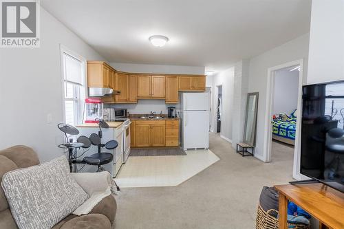 642 Albert St W, Sault Ste Marie, ON - Indoor Photo Showing Kitchen With Double Sink