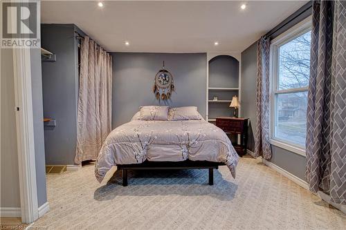 View of carpeted bedroom - 116 Glamis Road, Cambridge, ON - Indoor Photo Showing Bedroom