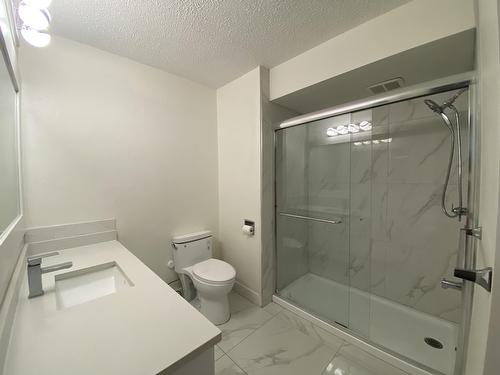 Upper Level Fl-832 Habgood Street, Surrey, BC - Indoor Photo Showing Bathroom