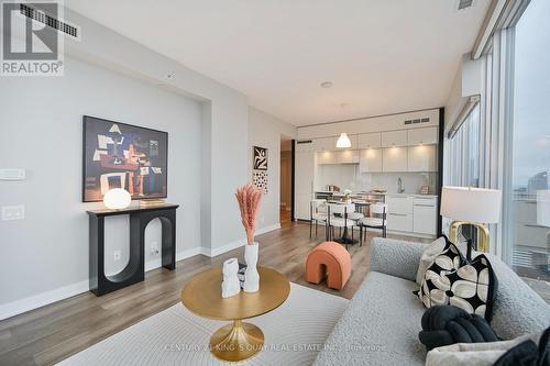 5004 - 15 Grenville Street, Toronto, ON - Indoor Photo Showing Living Room