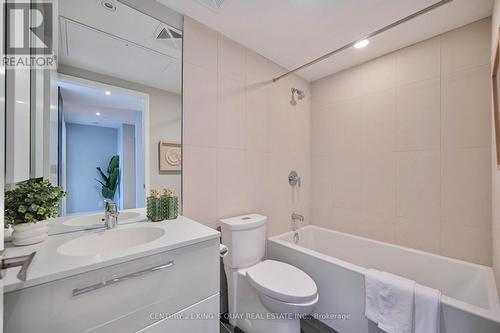 5004 - 15 Grenville Street, Toronto, ON - Indoor Photo Showing Bathroom