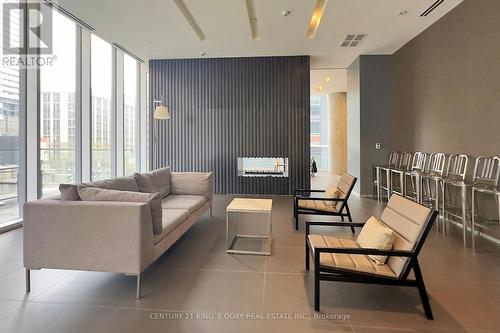 5004 - 15 Grenville Street, Toronto, ON - Indoor Photo Showing Living Room