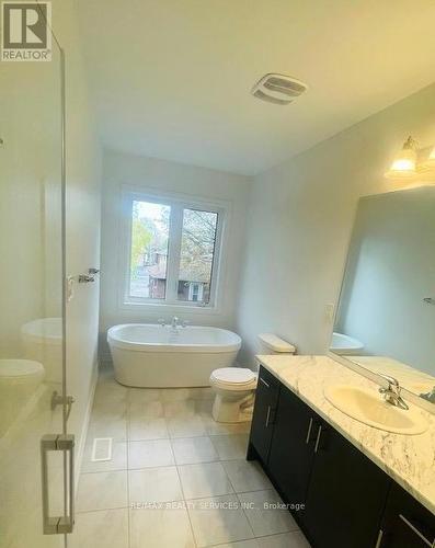 346 Okanagan Path, Oshawa, ON - Indoor Photo Showing Bathroom