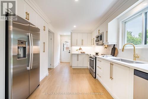 364 Holcan Avenue, Oshawa, ON - Indoor Photo Showing Kitchen With Stainless Steel Kitchen With Upgraded Kitchen