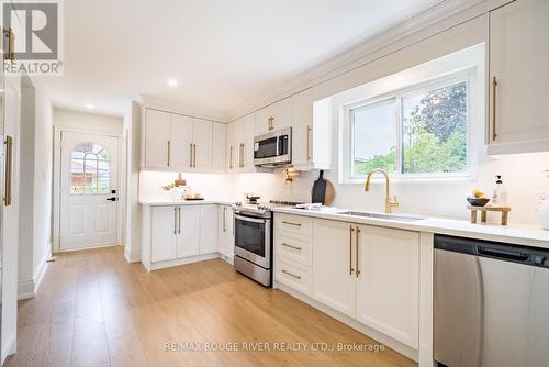 364 Holcan Avenue, Oshawa, ON - Indoor Photo Showing Kitchen With Stainless Steel Kitchen With Upgraded Kitchen