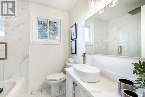 364 Holcan Avenue, Oshawa, ON - Indoor Photo Showing Bathroom