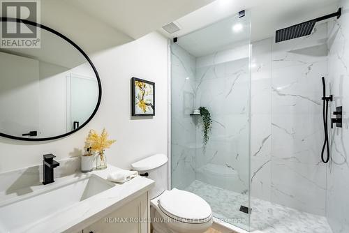 364 Holcan Avenue, Oshawa, ON - Indoor Photo Showing Bathroom