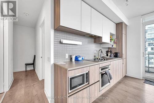 5512 - 950 Portage Parkway, Vaughan, ON - Indoor Photo Showing Kitchen