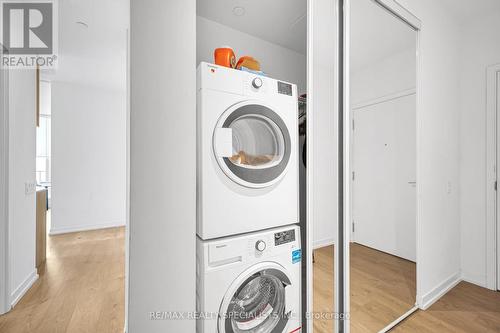 5512 - 950 Portage Parkway, Vaughan, ON - Indoor Photo Showing Laundry Room