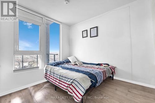 5512 - 950 Portage Parkway, Vaughan, ON - Indoor Photo Showing Bedroom