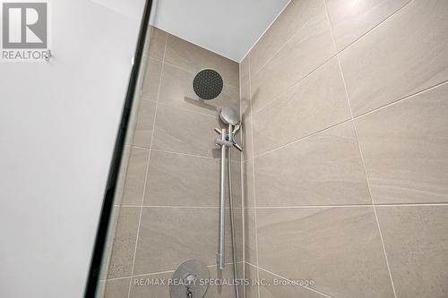 5512 - 950 Portage Parkway, Vaughan, ON - Indoor Photo Showing Bathroom