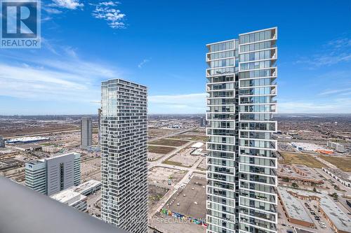 5512 - 950 Portage Parkway, Vaughan, ON - Outdoor