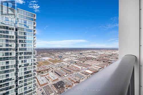 5512 - 950 Portage Parkway, Vaughan, ON - Outdoor