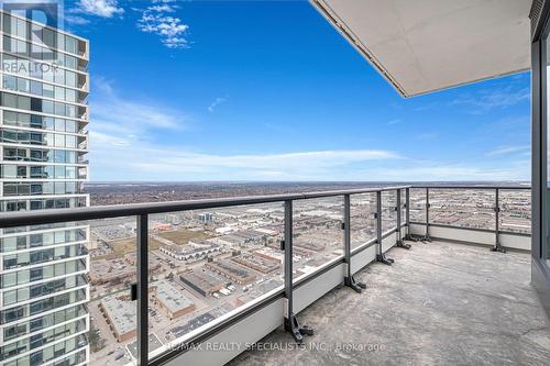 5512 - 950 Portage Parkway, Vaughan, ON - Outdoor With View With Exterior