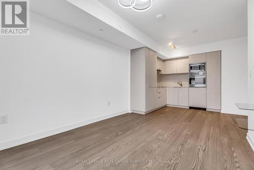 3906 - 11 Wellesley Street W, Toronto, ON - Indoor Photo Showing Kitchen