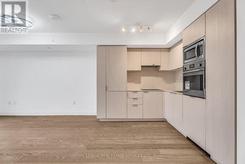 3906 - 11 Wellesley Street W, Toronto, ON - Indoor Photo Showing Kitchen