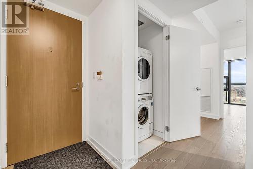 3906 - 11 Wellesley Street W, Toronto, ON - Indoor Photo Showing Laundry Room