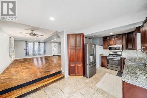 886 Talfourd Street, Sarnia, ON - Indoor Photo Showing Kitchen