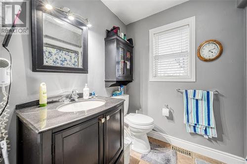 886 Talfourd Street, Sarnia, ON - Indoor Photo Showing Bathroom