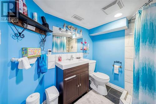 886 Talfourd Street, Sarnia, ON - Indoor Photo Showing Bathroom