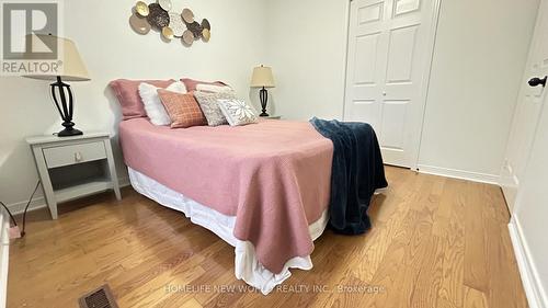 6 Shallowford Court, Toronto, ON - Indoor Photo Showing Bedroom